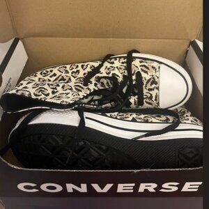 Youth Size 4 Converse Leopard Hearts BRAND NEW